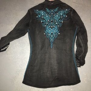 ROAR BUTTON UP - WOMENS